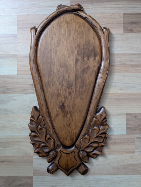 Trophäenschild Hirsch geschnitzt