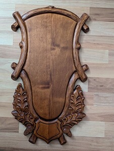 Trophäenschild Rothirsch geschnitzt
