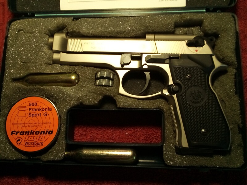 Beretta 92 FS. Vernickelt.