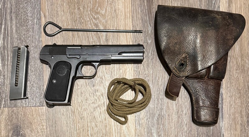halbautomatische Pistole Husqvarna Mod. 1907 im Kaliber 9mmBrowningLg mit Holster und 2. Magazin
