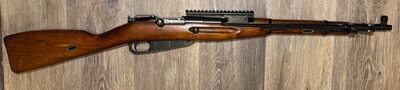 Repetierbüchse Mosin Nagant M44 im Kaliber 7,632x54R mit UTG-Montageschiene und Bajonett