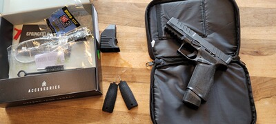 Springfield Armory Echelon 4,5" Black Tac U-Dot 9mm Luger (GEB01)
