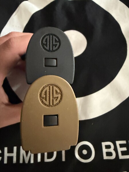 Sigsauer p320 m17 Magazin Schwarz und coyote