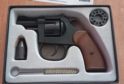 Cuno Melcher ME86 Kal. 6mm Knall/ PTB 205 komplett mit Verpackung und Ersatzmagazin!