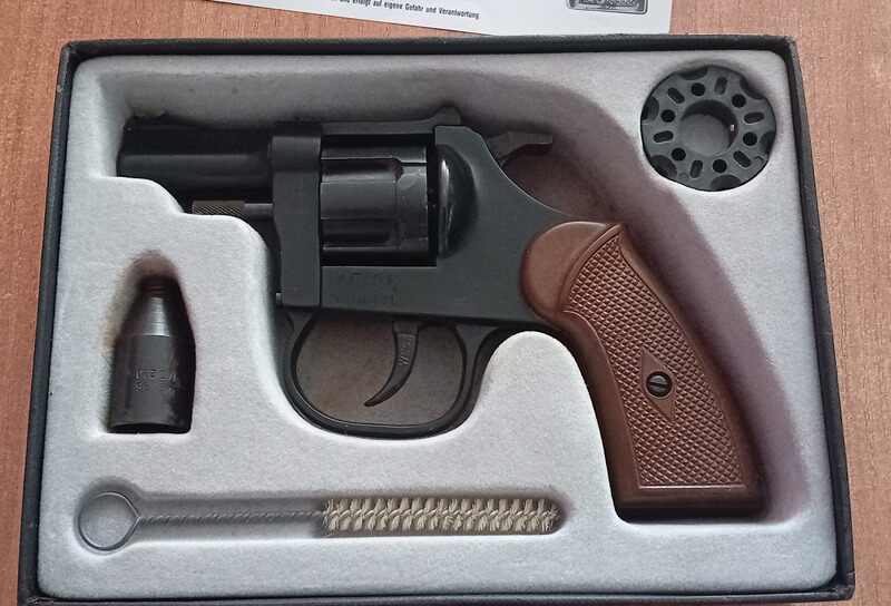 Cuno Melcher ME86 Kal. 6mm Knall/ PTB 205 komplett mit Verpackung und Ersatzmagazin!