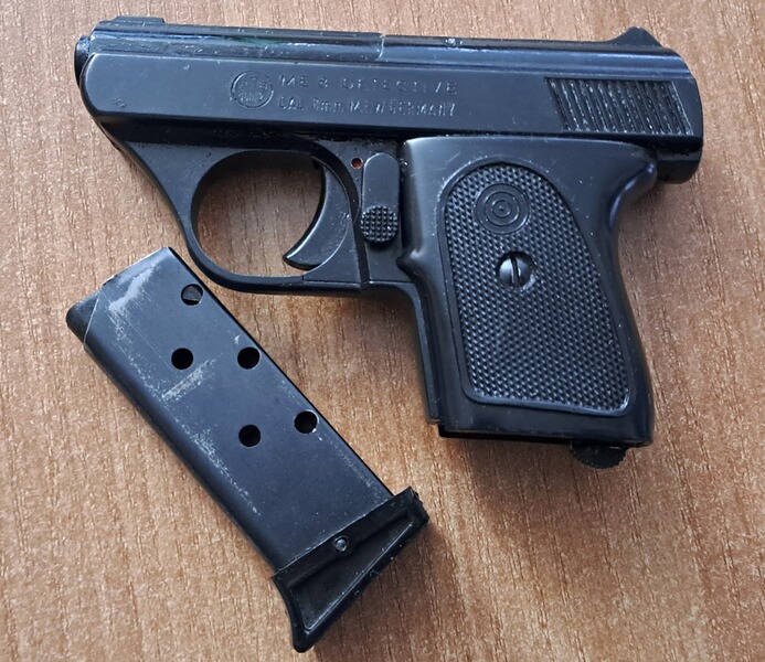 Seltene ME 8 Detective 8mm Knall im PTB 100/2