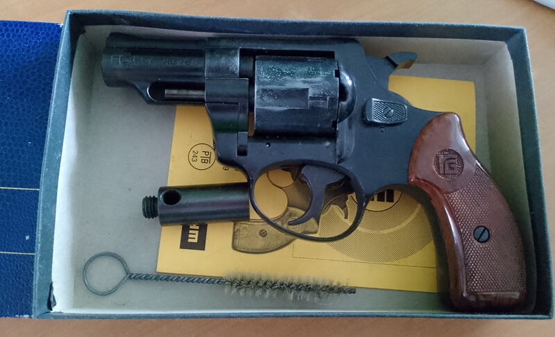 Seltener Röhm RG 79 im Kaliber 9mm Knall/ PTB 243 komplett mit Zubehör!