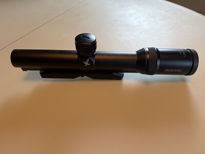 Swarovski PVI-2 1,25-4x24 SR mit Schiene und Beleuchtungseinheit BE 4 Digital