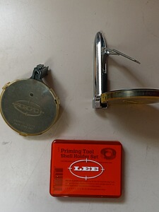 LEE Zündhütchen Handsetsgerät mit Shell Holder Set
